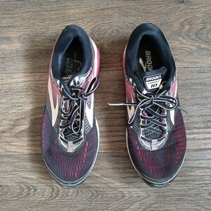 Brooks Ghost 10 Women’s Running Shoes.